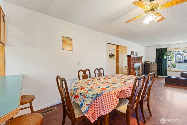 812 3rd Avenue NE, Chehalis, WA 98532