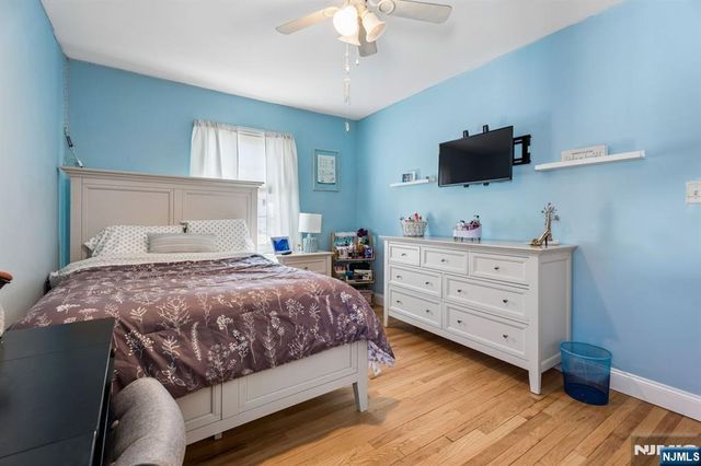 36 Williamsburg Drive, Roseland, NJ 07068