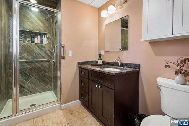 36 Williamsburg Drive, Roseland, NJ 07068