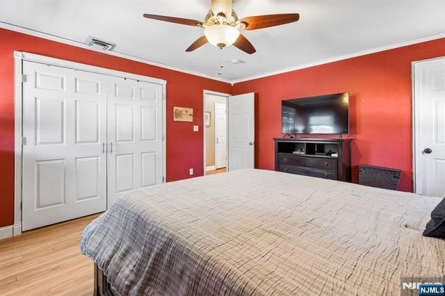 36 Williamsburg Drive, Roseland, NJ 07068