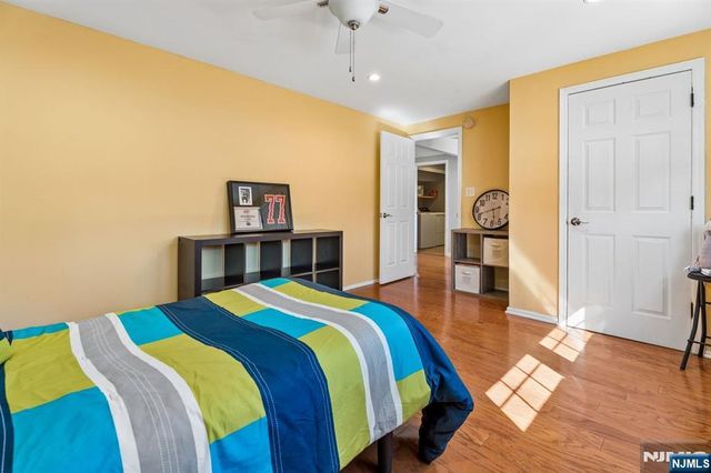 36 Williamsburg Drive, Roseland, NJ 07068