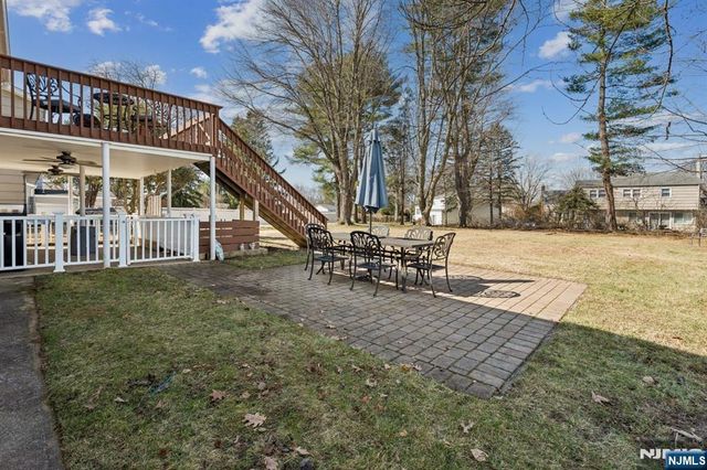 36 Williamsburg Drive, Roseland, NJ 07068