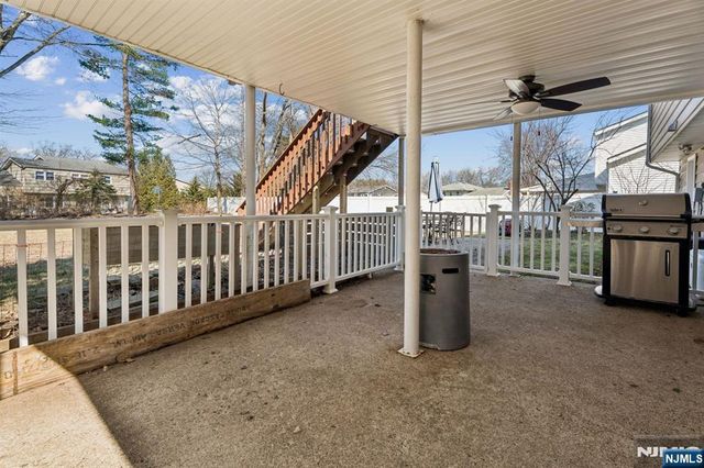 36 Williamsburg Drive, Roseland, NJ 07068