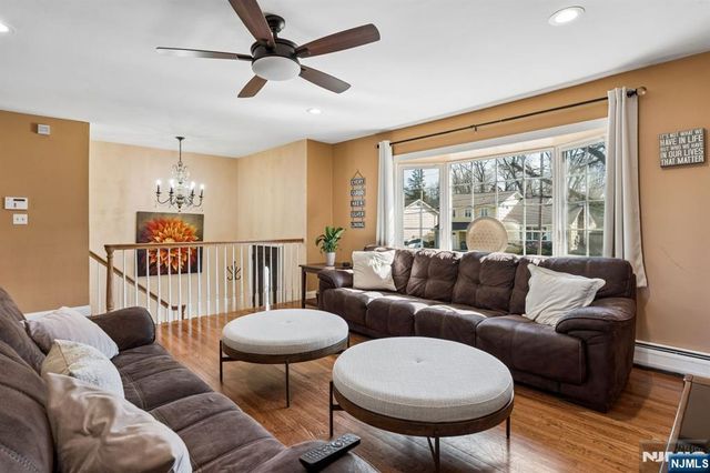 36 Williamsburg Drive, Roseland, NJ 07068