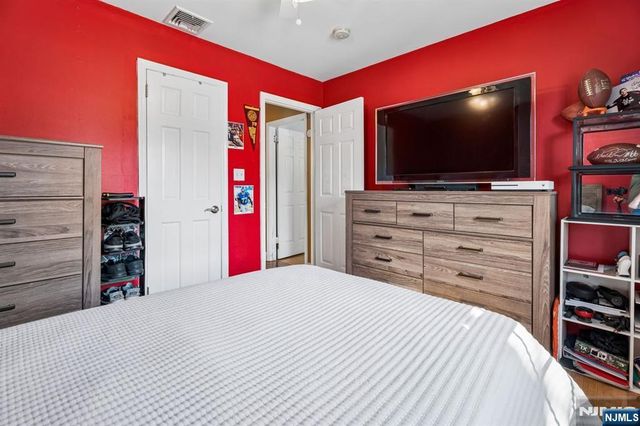 36 Williamsburg Drive, Roseland, NJ 07068