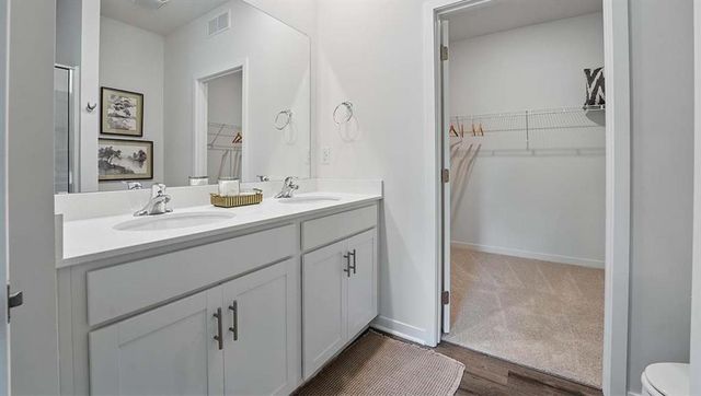 21800 Vinci Circle, Peculiar, MO 64078