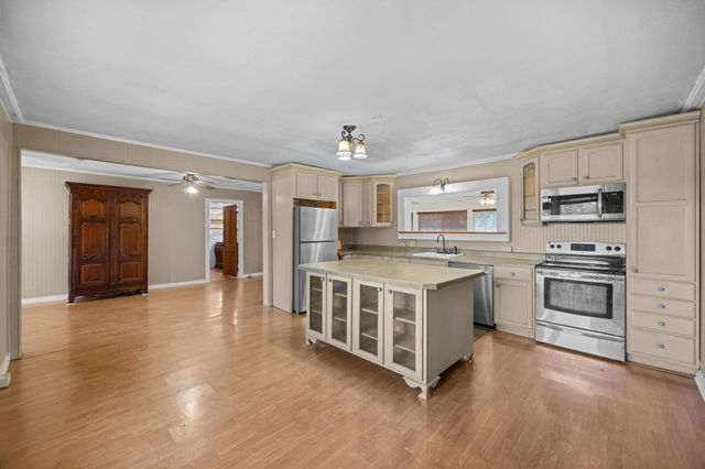 815 Kuulei St, Haiku, HI 96708