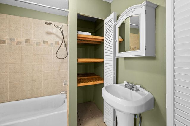 815 Kuulei St, Haiku, HI 96708