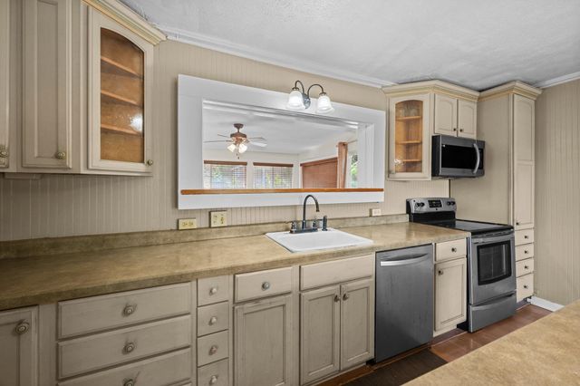 815 Kuulei St, Haiku, HI 96708