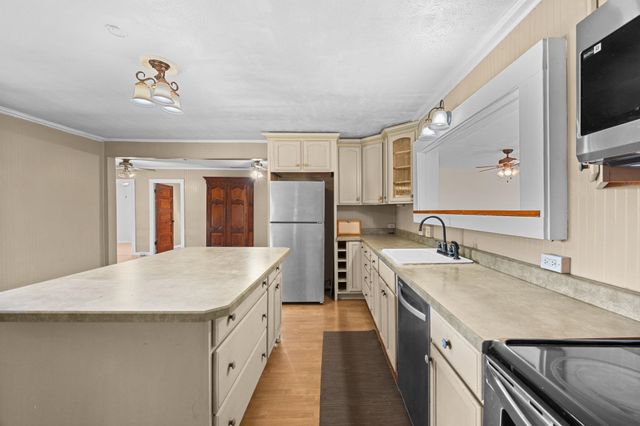 815 Kuulei St, Haiku, HI 96708