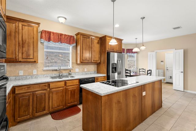 207 Red Wolf Lane, Red Oak, TX 75154