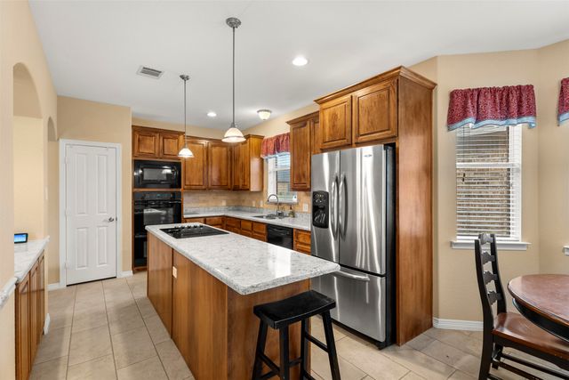 207 Red Wolf Lane, Red Oak, TX 75154