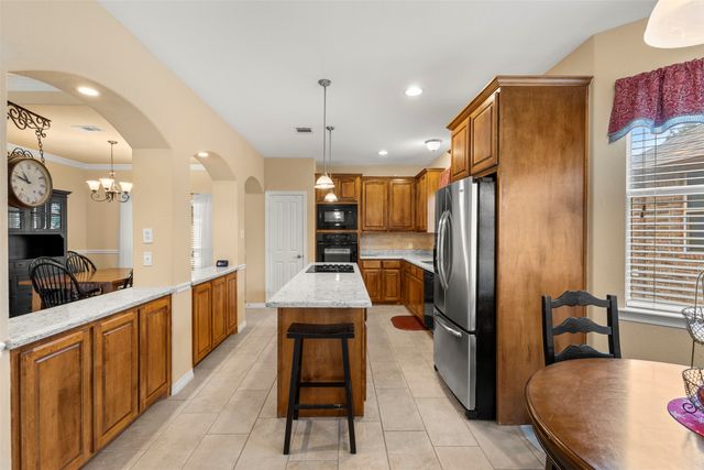 207 Red Wolf Lane, Red Oak, TX 75154