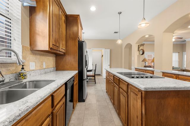 207 Red Wolf Lane, Red Oak, TX 75154