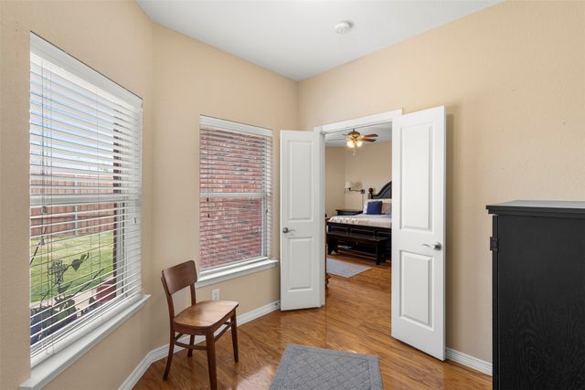 207 Red Wolf Lane, Red Oak, TX 75154