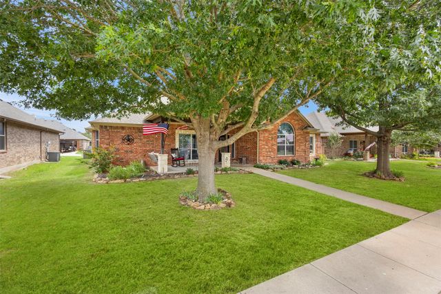 207 Red Wolf Lane, Red Oak, TX 75154