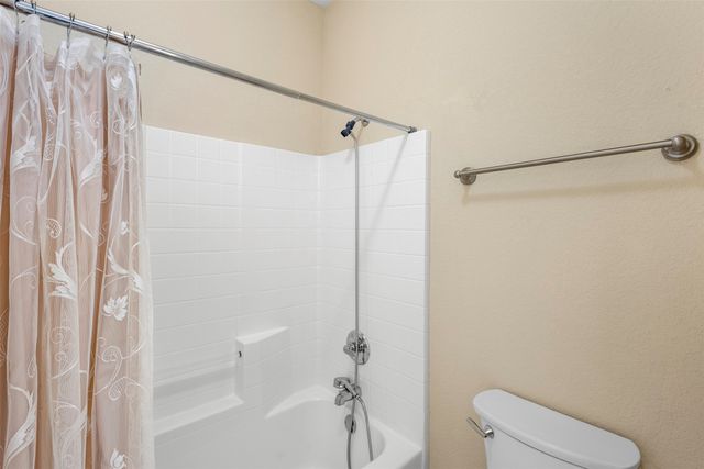 207 Red Wolf Lane, Red Oak, TX 75154