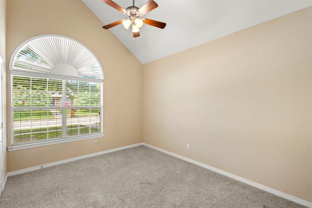 207 Red Wolf Lane, Red Oak, TX 75154