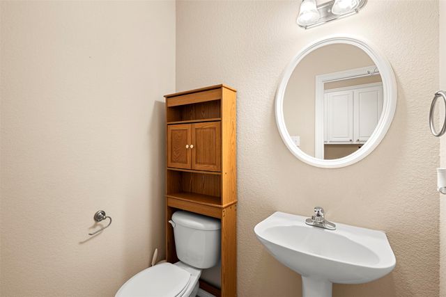 207 Red Wolf Lane, Red Oak, TX 75154