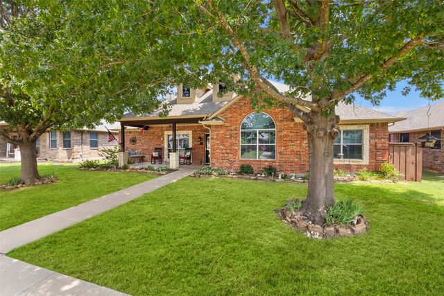 207 Red Wolf Lane, Red Oak, TX 75154