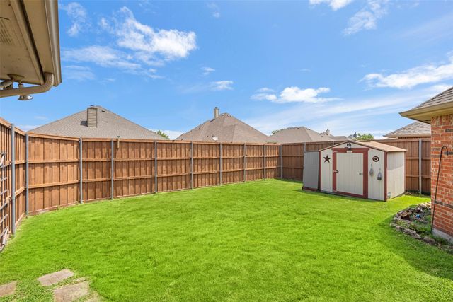 207 Red Wolf Lane, Red Oak, TX 75154