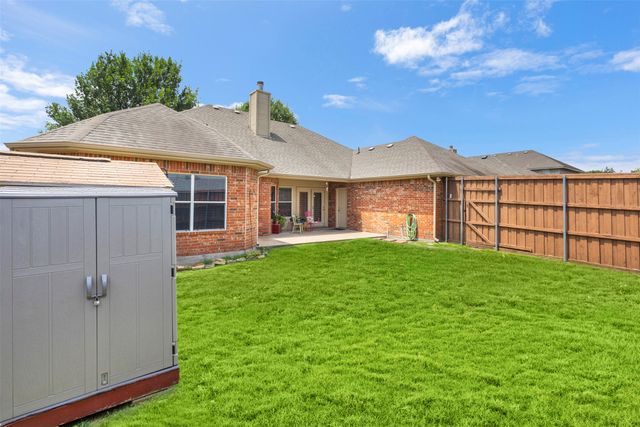 207 Red Wolf Lane, Red Oak, TX 75154
