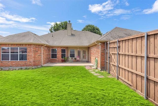 207 Red Wolf Lane, Red Oak, TX 75154