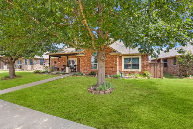 207 Red Wolf Lane, Red Oak, TX 75154