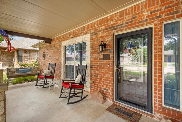 207 Red Wolf Lane, Red Oak, TX 75154