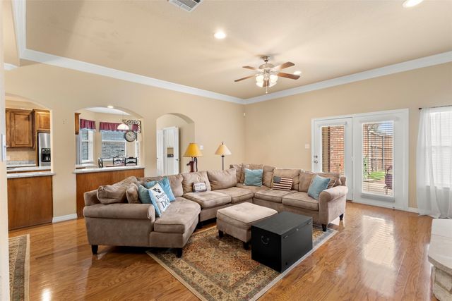 207 Red Wolf Lane, Red Oak, TX 75154