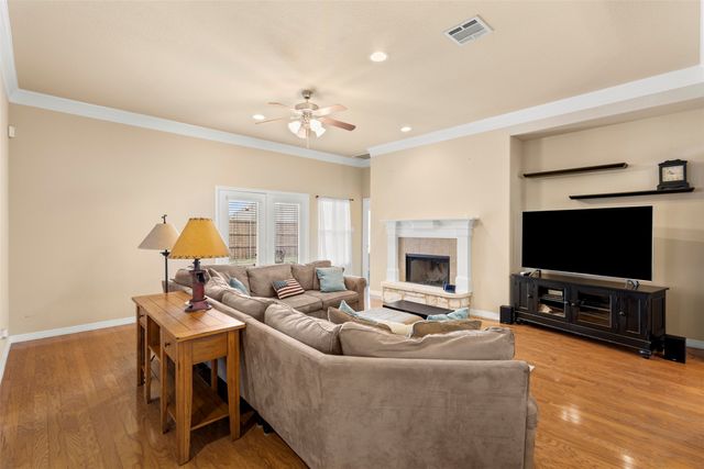 207 Red Wolf Lane, Red Oak, TX 75154