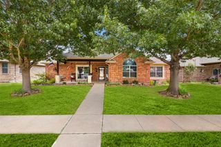 207 Red Wolf Lane, Red Oak, TX 75154