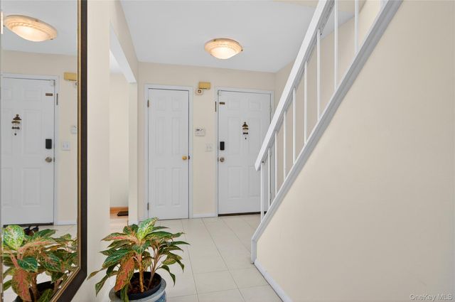 109 Glen Way, Syosset, NY 11791