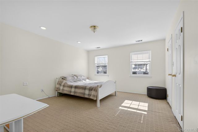 109 Glen Way, Syosset, NY 11791