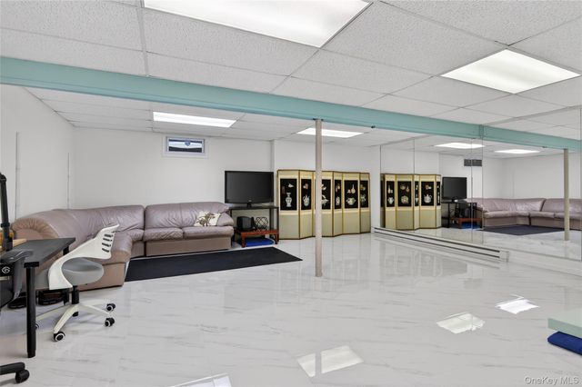 109 Glen Way, Syosset, NY 11791