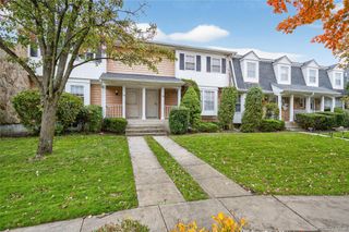 109 Glen Way, Syosset, NY 11791