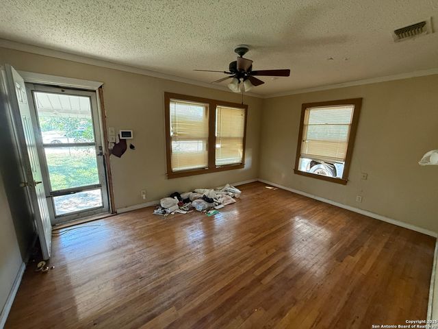 219 Elaine, San Antonio, TX 78222