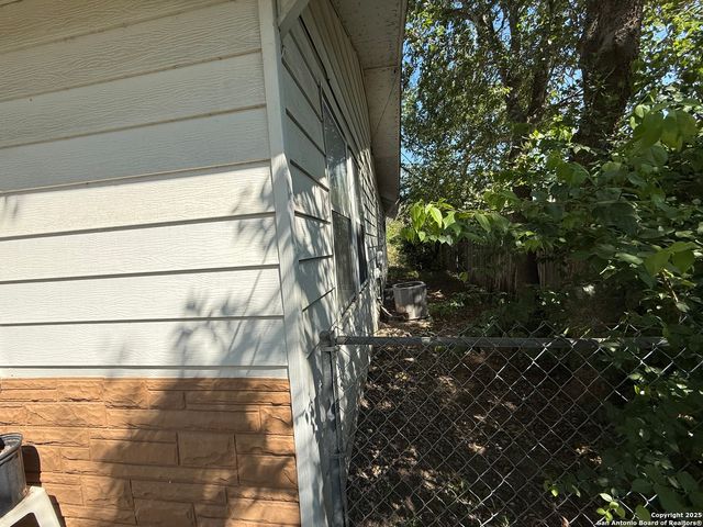 219 Elaine, San Antonio, TX 78222