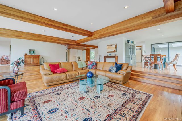 5 Kew Court, Northport, NY 11768