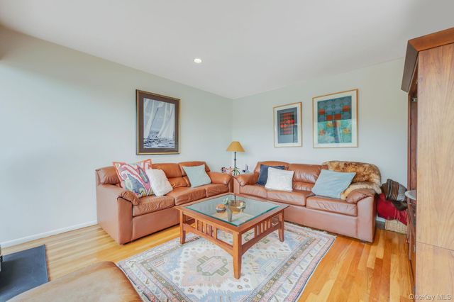 5 Kew Court, Northport, NY 11768
