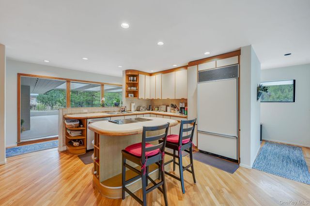 5 Kew Court, Northport, NY 11768