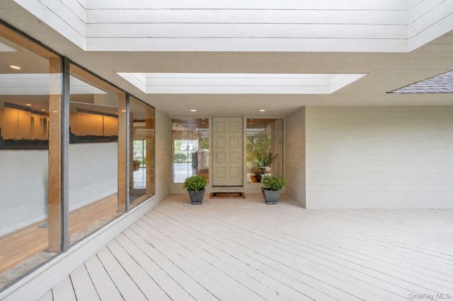 5 Kew Court, Northport, NY 11768