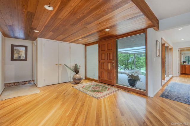 5 Kew Court, Northport, NY 11768