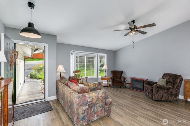 8618 74th Drive NE, Marysville, WA 98270