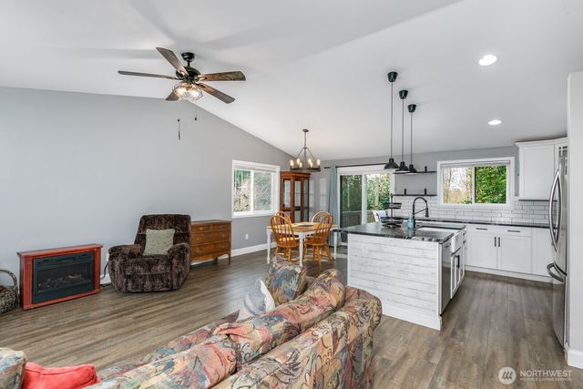 8618 74th Drive NE, Marysville, WA 98270