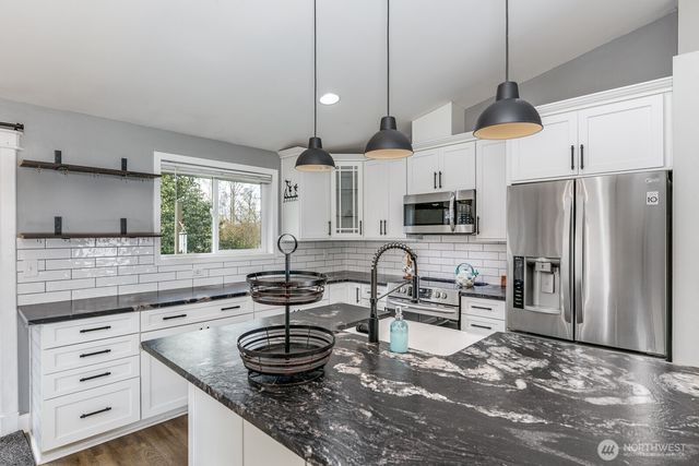 8618 74th Drive NE, Marysville, WA 98270