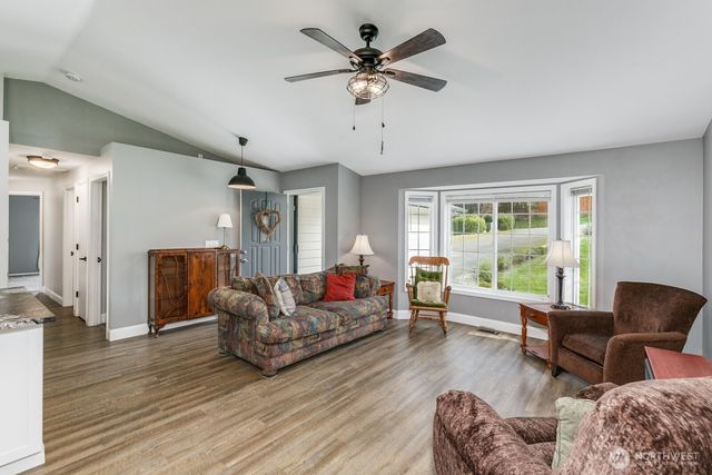 8618 74th Drive NE, Marysville, WA 98270