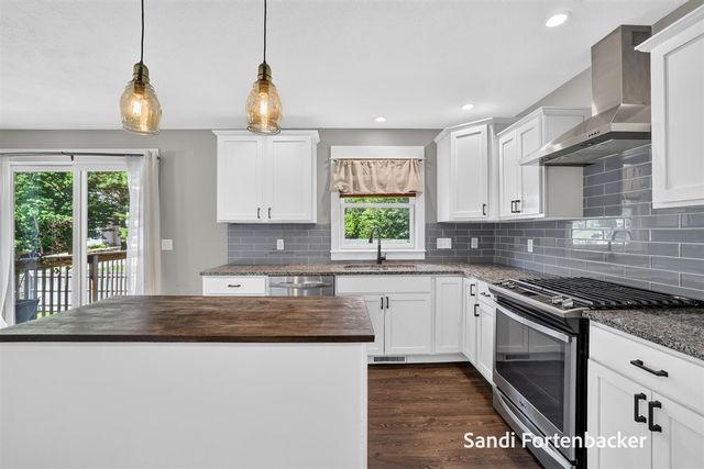 6635 Timberbrook Court, Norton Shores, MI 49441