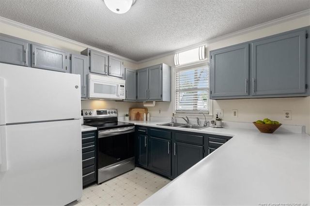 1939 Fairforest Drive, Fayetteville, NC 28304