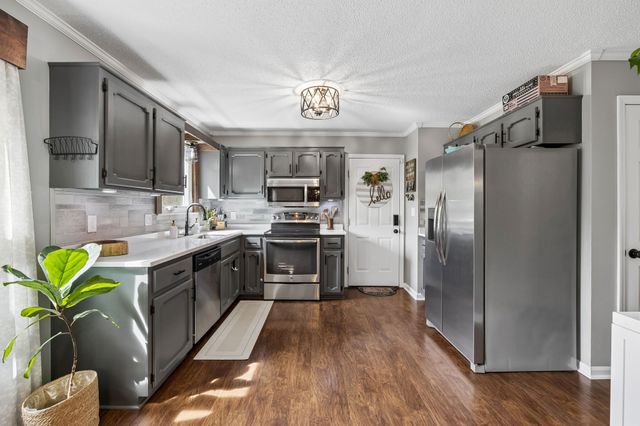 412 Lake Cir, Columbia, TN 38401